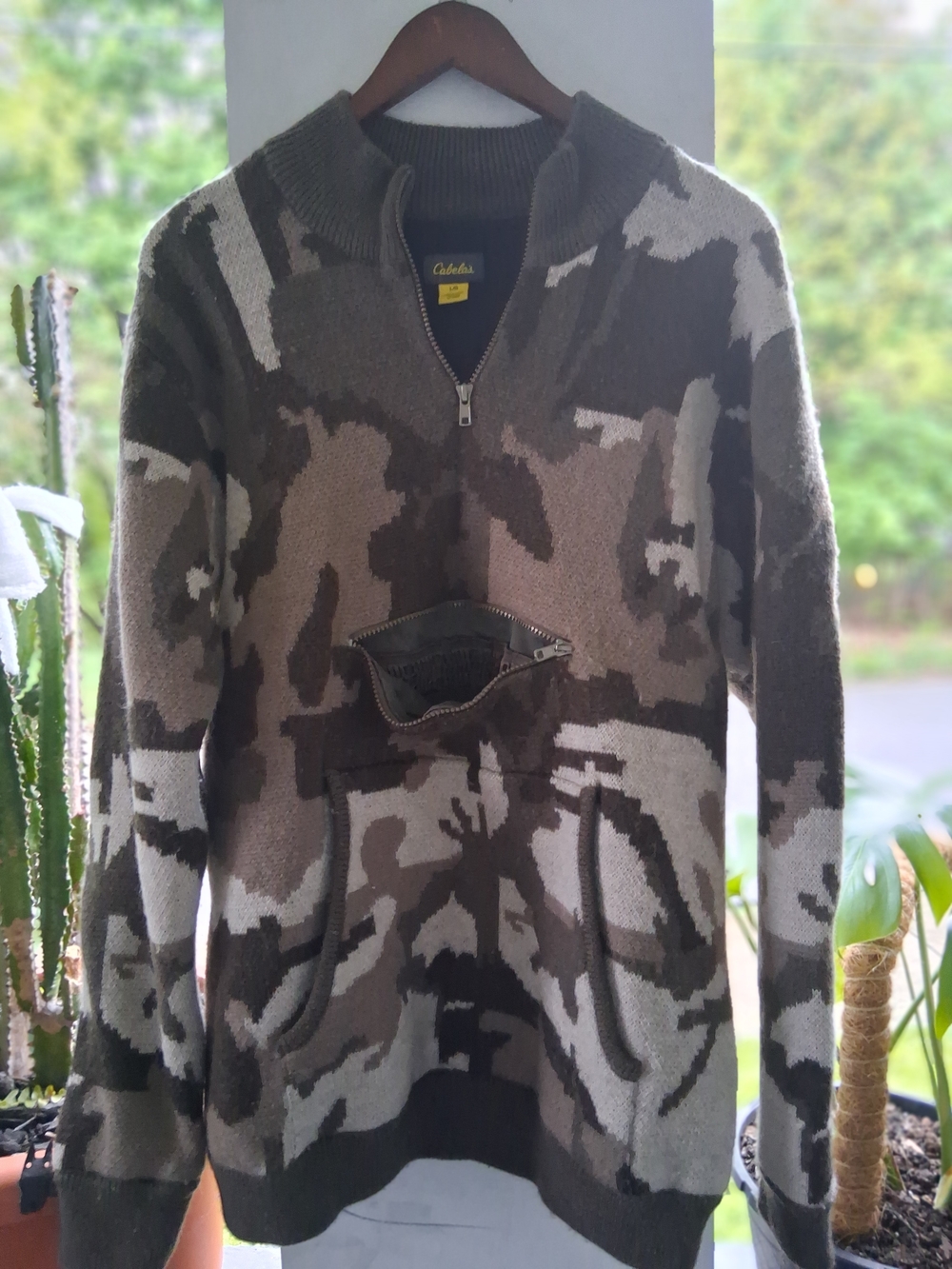 Vintage Cabela's Men's Camo Zip-Up Sweater in Olive and Beige
